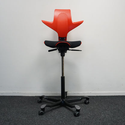 HAG Capisco Puls 8020 Bureaustoel | Zadelzit | Rood