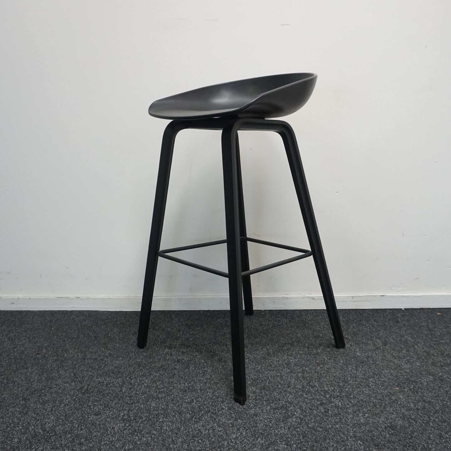 HAY About a Stool AAS32 Design Barkruk | Zwart / Zwart | Zithoogte 75 cm
