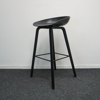 HAY About a Stool AAS32 Design Barkruk | Zwart / Zwart | Zithoogte 75 cm