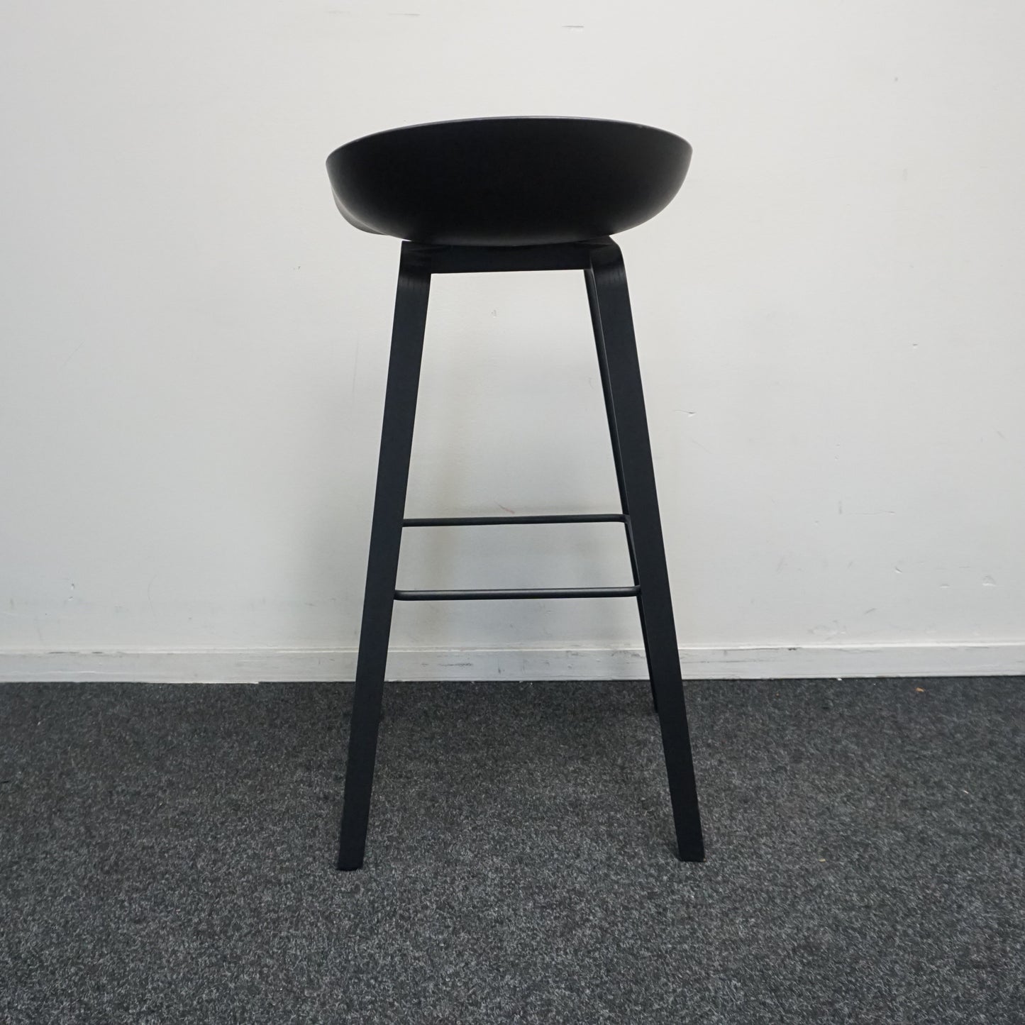 HAY About a Stool AAS32 Design Barkruk | Zwart / Zwart | Zithoogte 75 cm