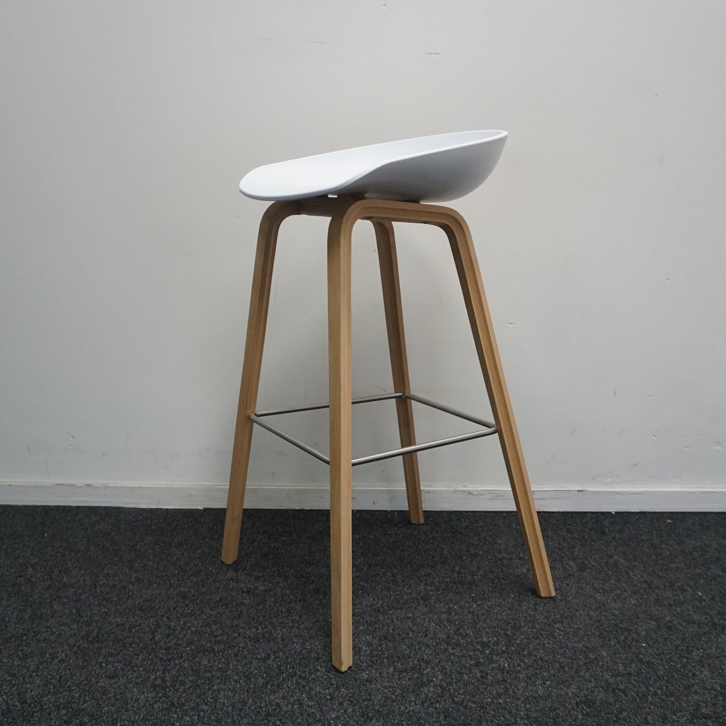 HAY About a Stool AAS32 Design Barkruk | Wit / Eiken | Zithoogte 75 cm