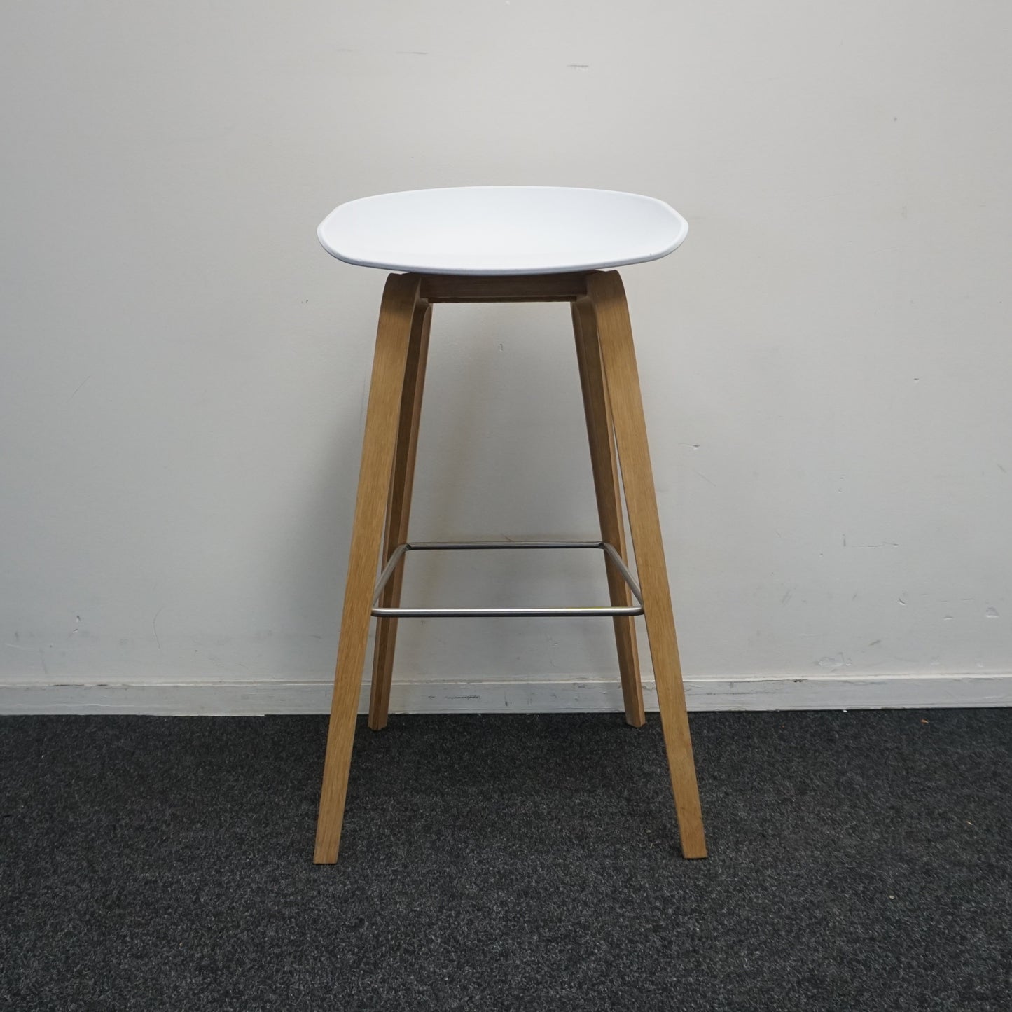 HAY About a Stool AAS32 Design Barkruk | Wit / Eiken | Zithoogte 75 cm