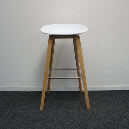 HAY About a Stool AAS32 Design Barkruk | Wit / Eiken | Zithoogte 75 cm