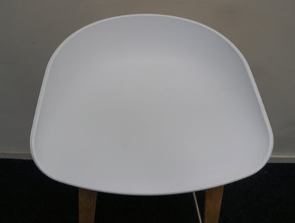 HAY About a Stool AAS32 Design Barkruk | Wit / Eiken | Zithoogte 75 cm