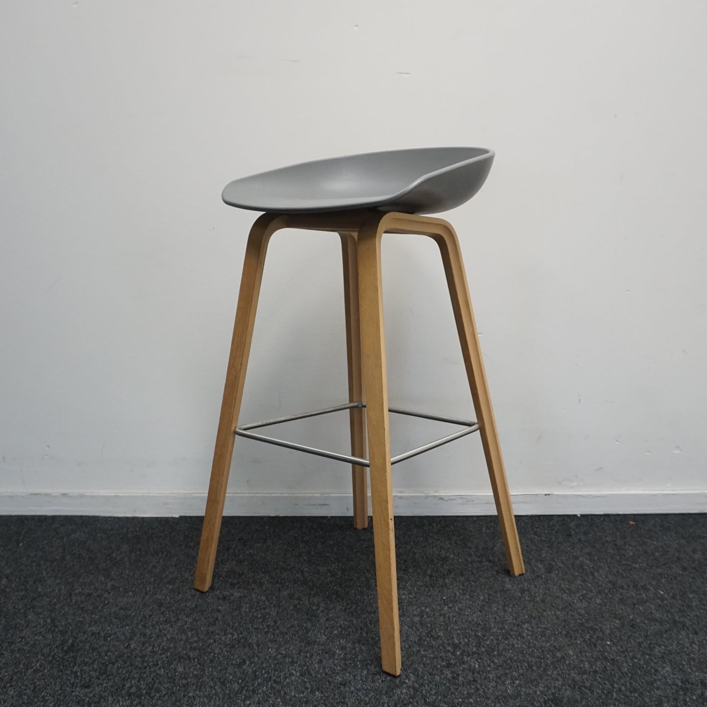 HAY About a Stool AAS32 Design Barkruk | Grijs / Eiken | Zithoogte 75 cm