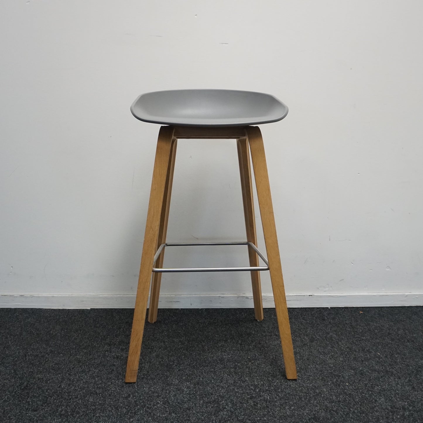 HAY About a Stool AAS32 Design Barkruk | Grijs / Eiken | Zithoogte 75 cm
