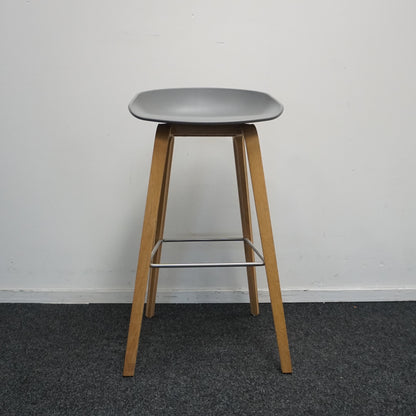 HAY About a Stool AAS32 Design Barkruk | Grijs / Eiken | Zithoogte 75 cm