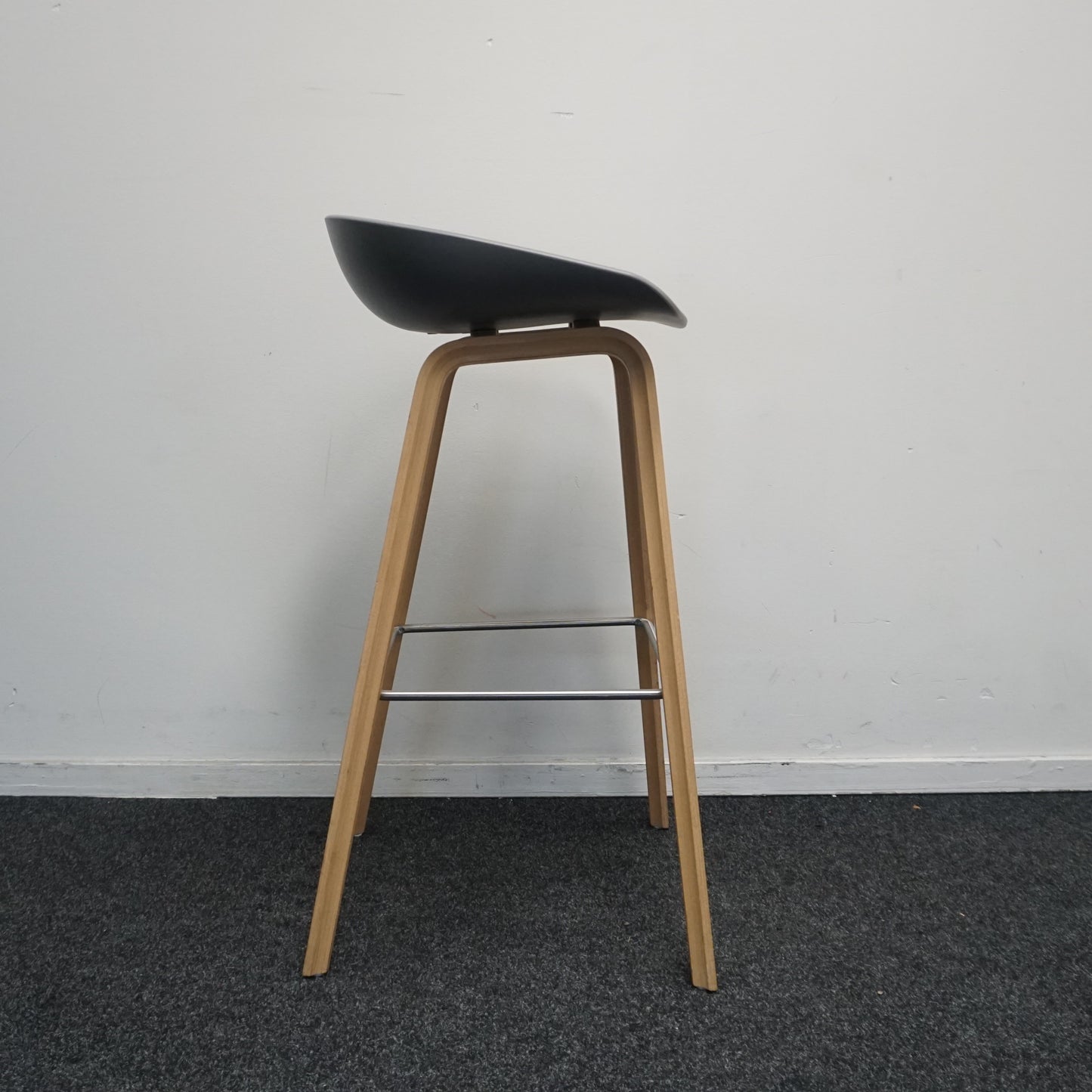 HAY About a Stool AAS32 Design Barkruk | Grijs / Eiken | Zithoogte 75 cm