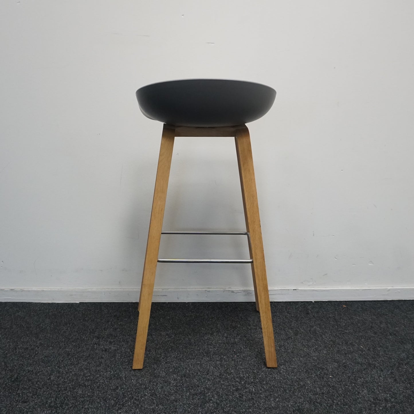 HAY About a Stool AAS32 Design Barkruk | Grijs / Eiken | Zithoogte 75 cm