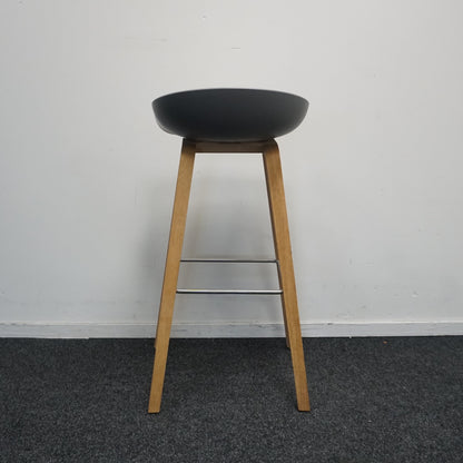 HAY About a Stool AAS32 Design Barkruk | Grijs / Eiken | Zithoogte 75 cm