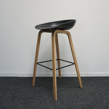 HAY About a Stool AAS32 Design Barkruk | Zwart / Eiken | Zithoogte 75 cm
