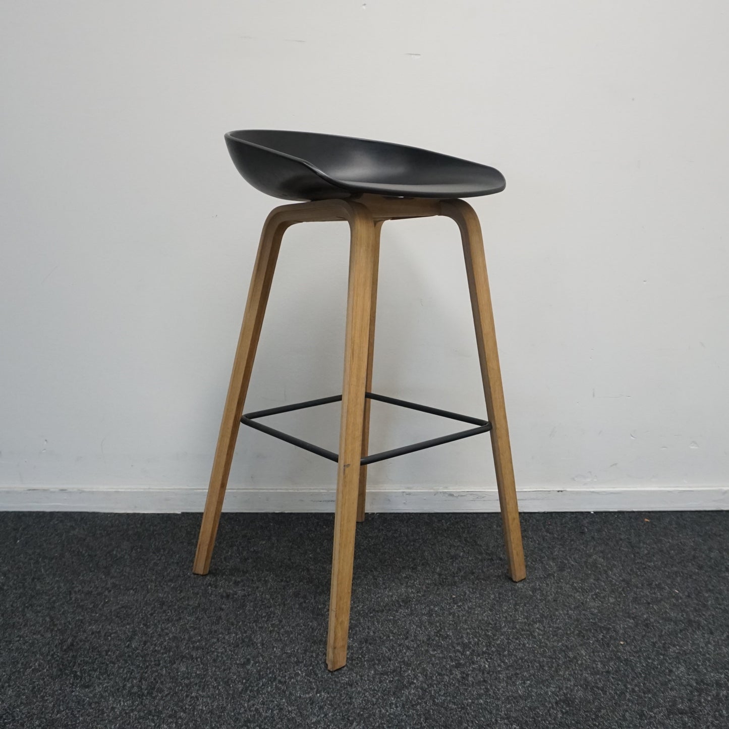 HAY About a Stool AAS32 Design Barkruk | Zwart / Eiken | Zithoogte 75 cm