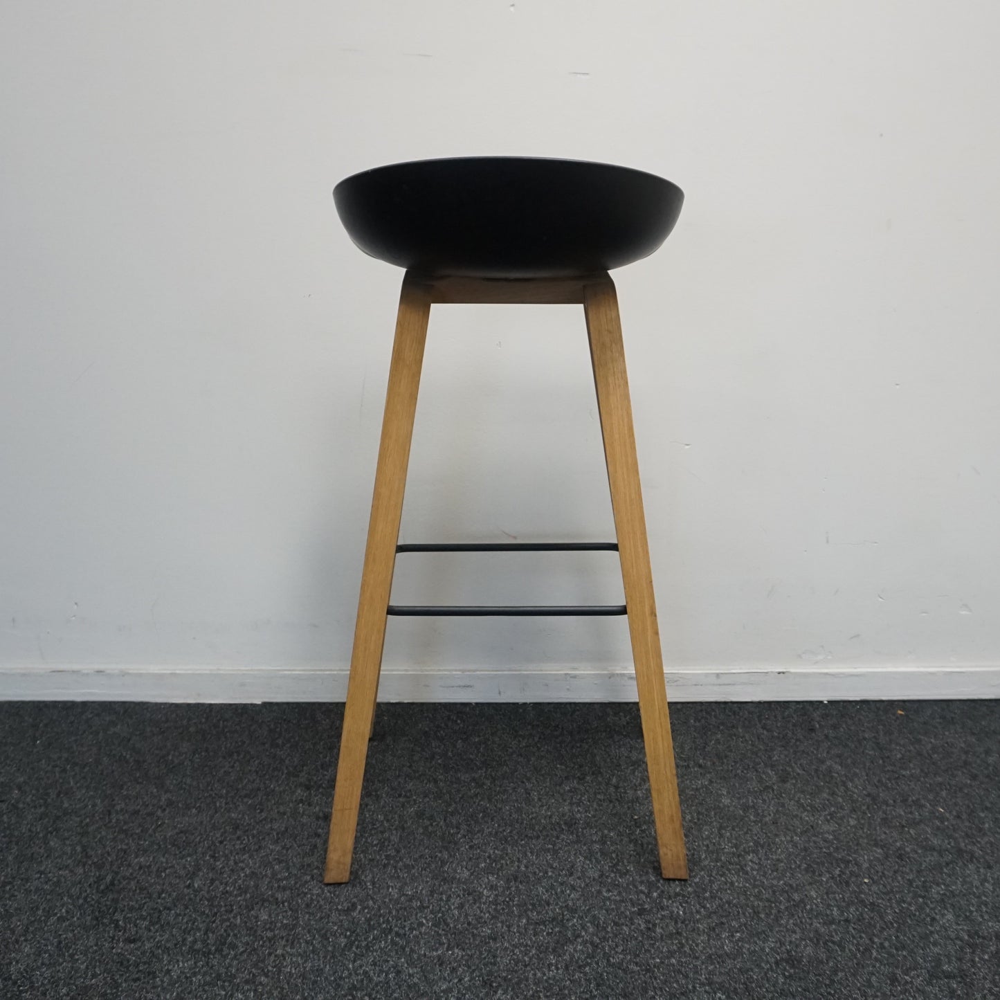 HAY About a Stool AAS32 Design Barkruk | Zwart / Eiken | Zithoogte 75 cm