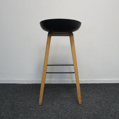 HAY About a Stool AAS32 Design Barkruk | Zwart / Eiken | Zithoogte 75 cm
