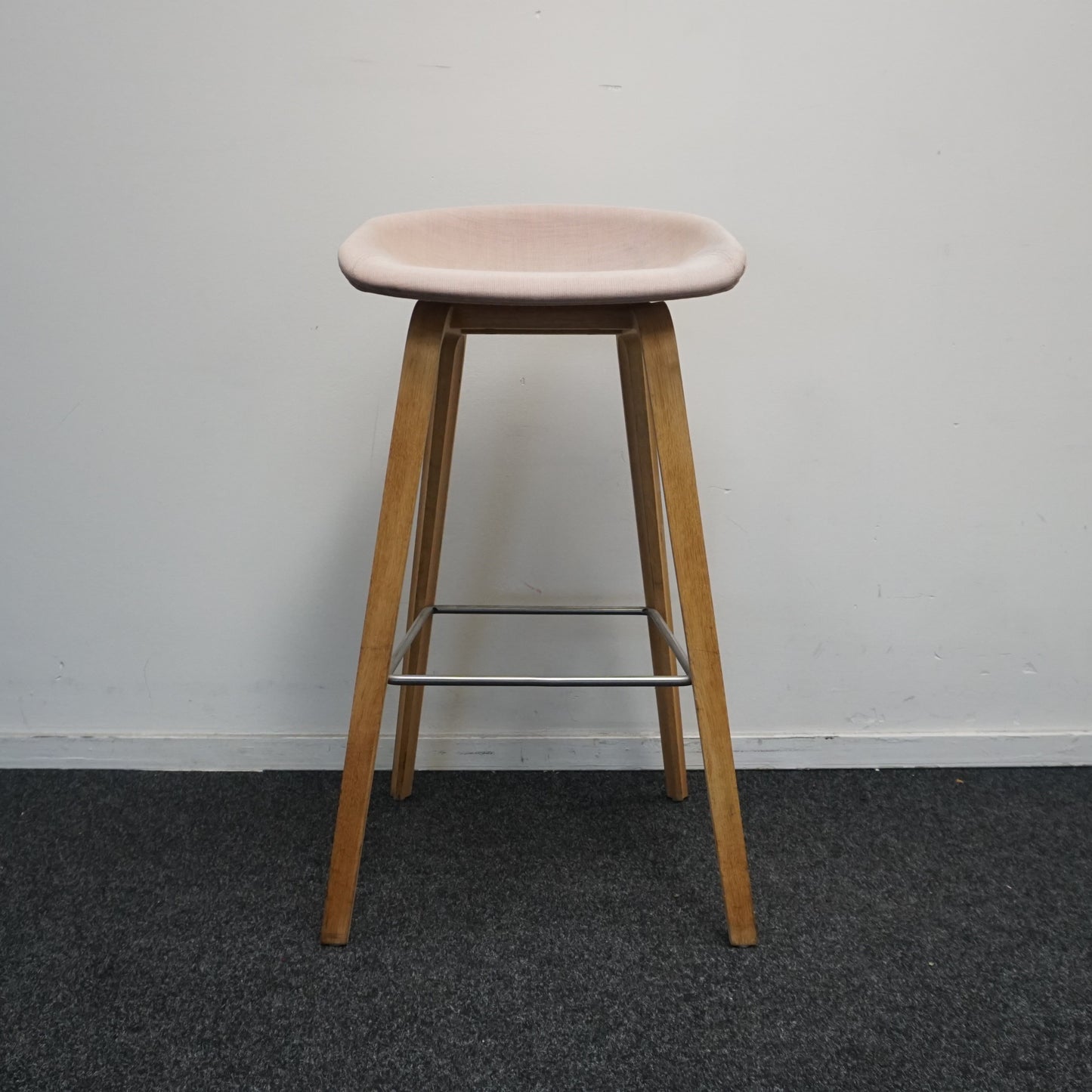 HAY About a Stool AAS33 Design Barkruk | Zacht Roze / Eiken | Zithoogte 75 cm