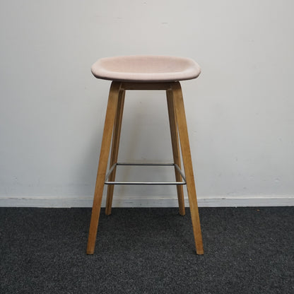 HAY About a Stool AAS33 Design Barkruk | Zacht Roze / Eiken | Zithoogte 75 cm