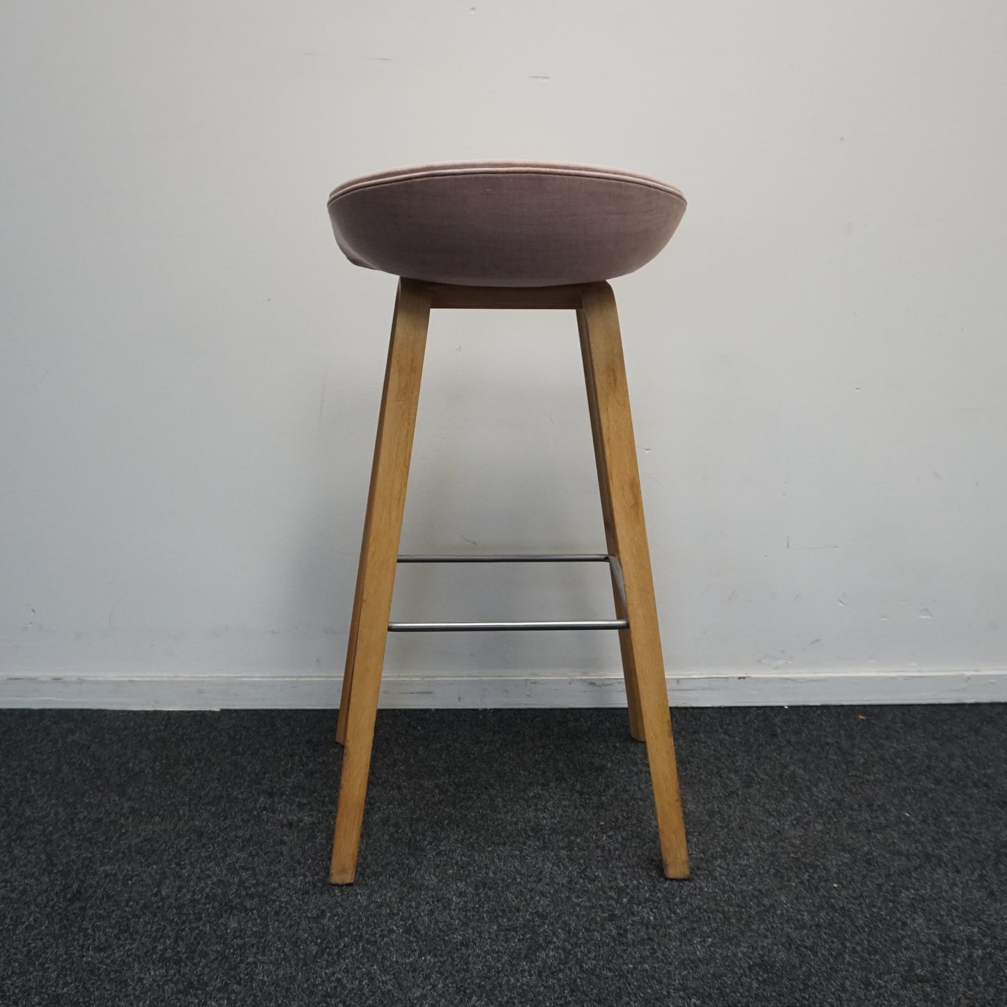HAY About a Stool AAS33 Design Barkruk | Zacht Roze / Eiken | Zithoogte 75 cm