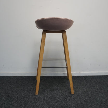 HAY About a Stool AAS33 Design Barkruk | Zacht Roze / Eiken | Zithoogte 75 cm