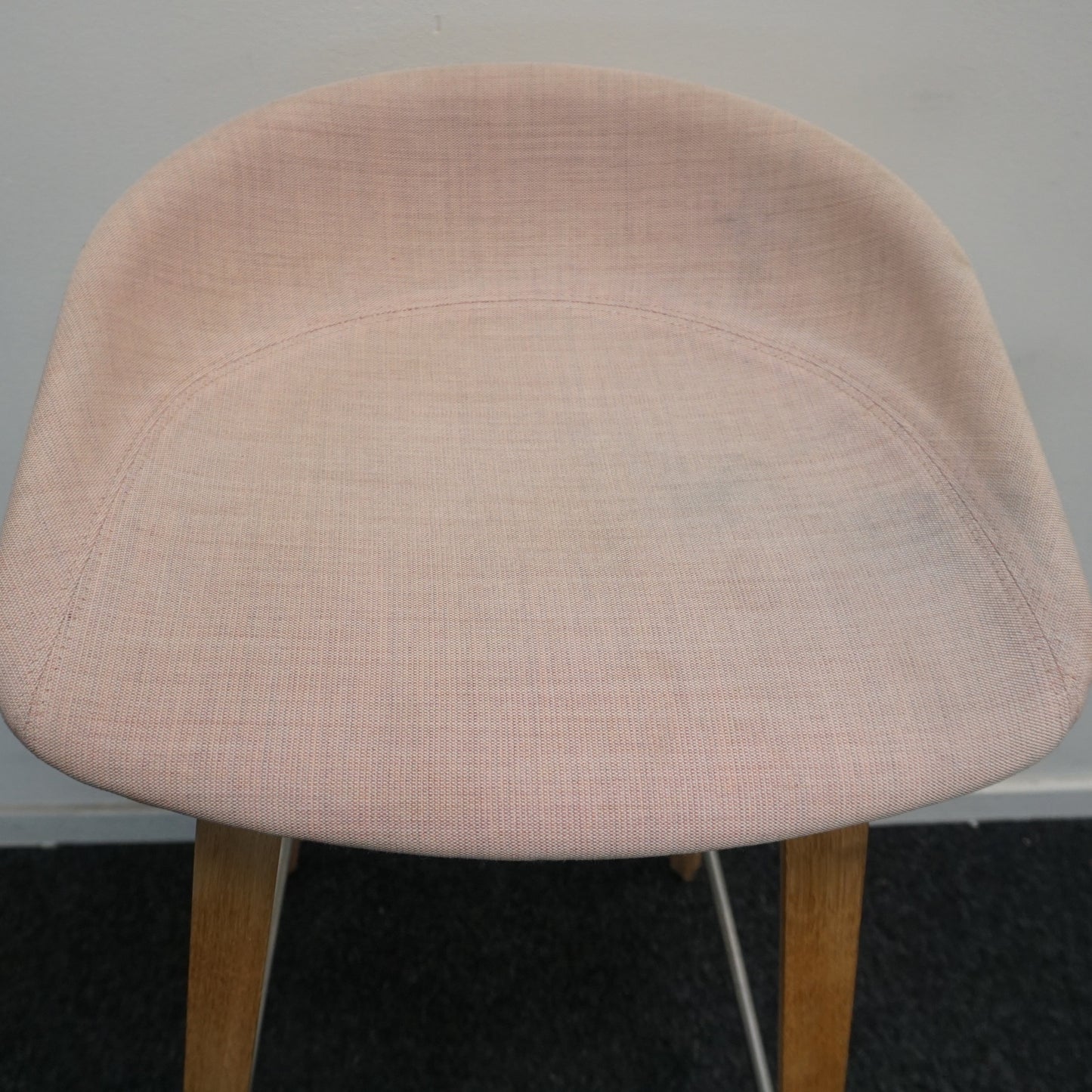 HAY About a Stool AAS33 Design Barkruk | Zacht Roze / Eiken | Zithoogte 75 cm