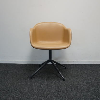 Muuto Fiber Design Stoel | Draaibaar | Bruin Leer