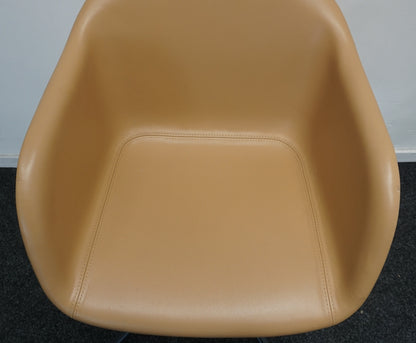 Muuto Fiber Design Stoel | Draaibaar | Bruin Leer