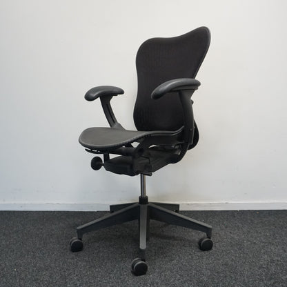 Herman Miller Mirra 2 Bureaustoel | Zwart / Antraciet | Mesh