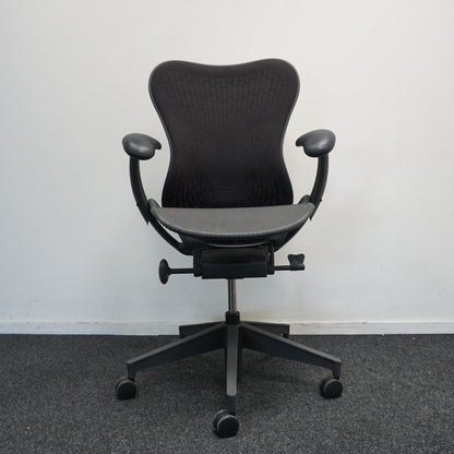 Herman Miller Mirra 2 Bureaustoel | Zwart / Antraciet | Mesh