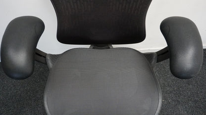 Herman Miller Mirra 2 Bureaustoel | Zwart / Antraciet | Mesh