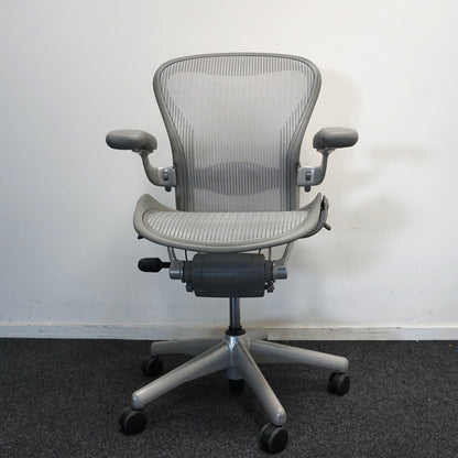Herman Miller Aeron type B  Bureaustoel | Ergonomisch | Titanium