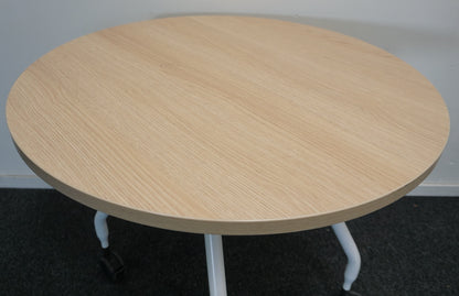 Vitra Vergadertafel | Eettafel | Rond | Licht eiken / Wit | 80 cm | Verrijdbaar