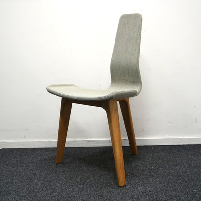 Matthew Hilton Tapas Chair | Design Stoel | Groene Stof
