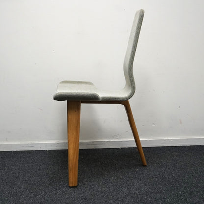 Matthew Hilton Tapas Chair | Design Stoel | Groene Stof