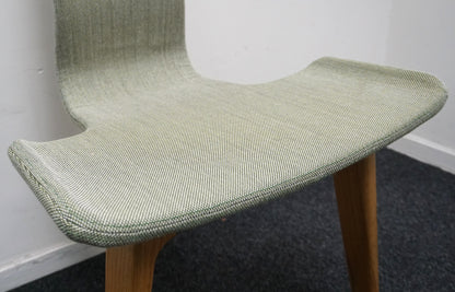 Matthew Hilton Tapas Chair | Design Stoel | Groene Stof