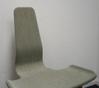 Matthew Hilton Tapas Chair | Design Stoel | Groene Stof