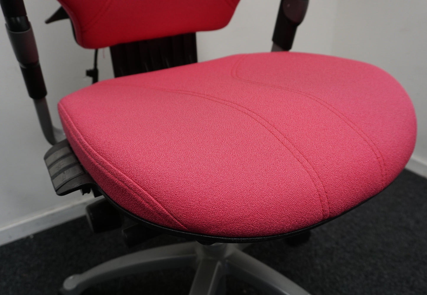 RH Logic 300 Bureaustoel | Ergonomisch | Rood