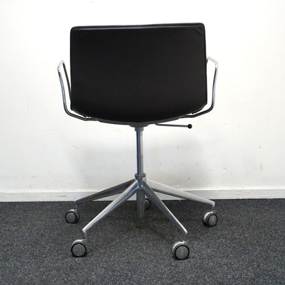 Arper Catifa 53 Design Vergaderstoel | Verrijdbaar | Donkerbruin Leer