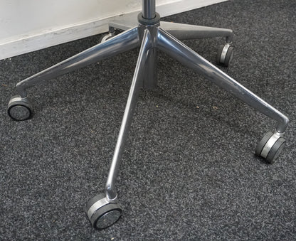 Arper Catifa 53 Design Vergaderstoel | Verrijdbaar | Donkerbruin Leer