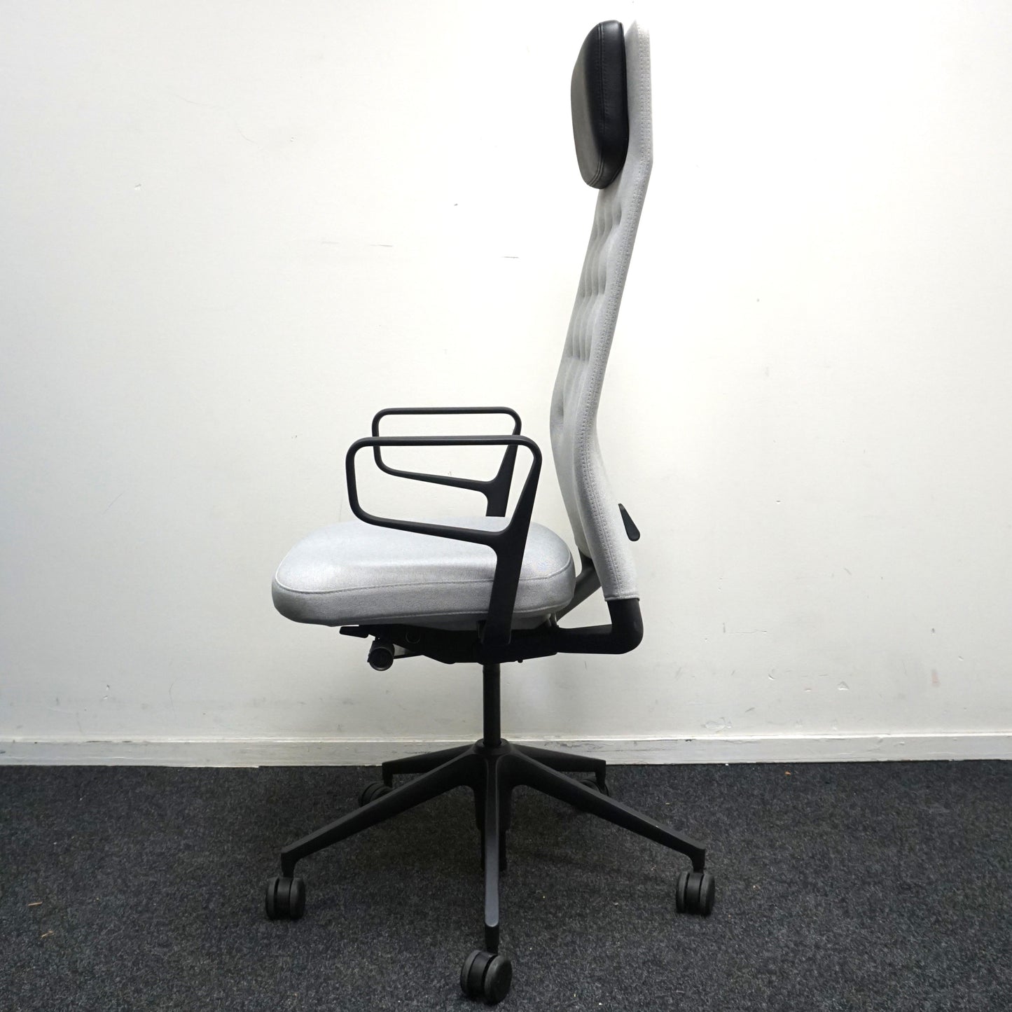 Vitra ID Trim L Bureaustoel | Lichtgrijs / Zwart