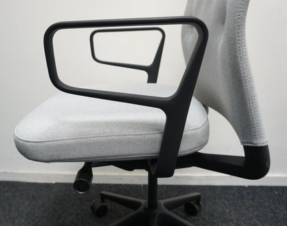 Vitra ID Trim L Bureaustoel | Lichtgrijs / Zwart