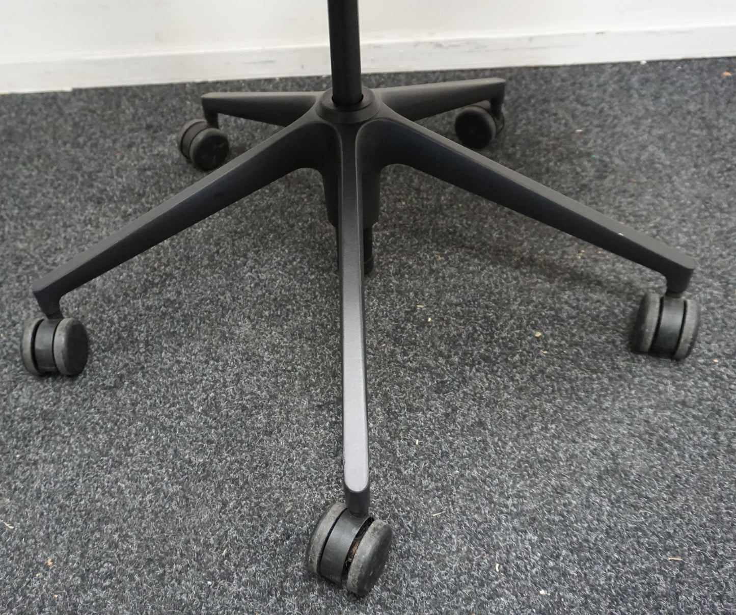 Vitra ID Trim L Bureaustoel | Lichtgrijs / Zwart