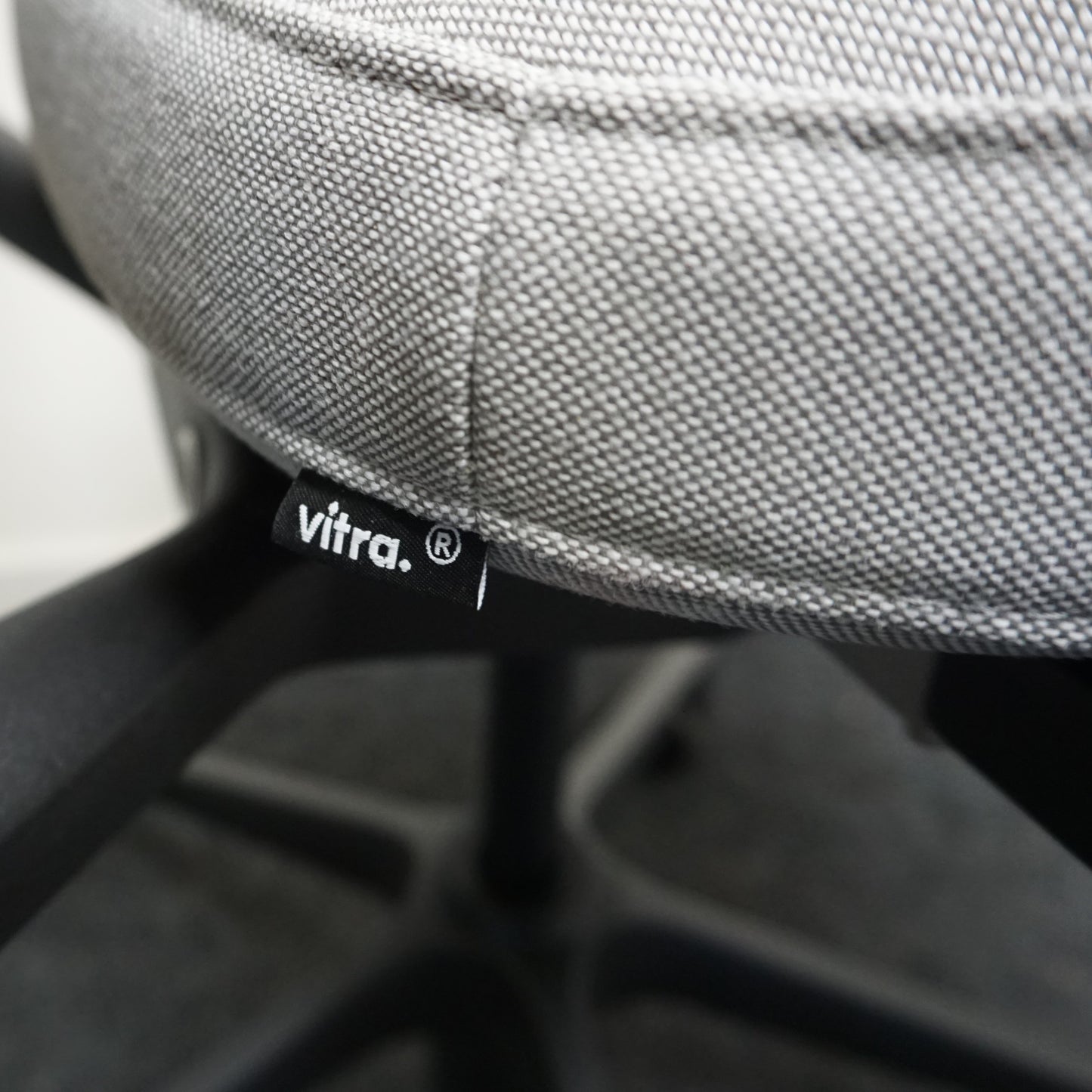 Vitra ID Trim L Bureaustoel | Lichtgrijs / Zwart