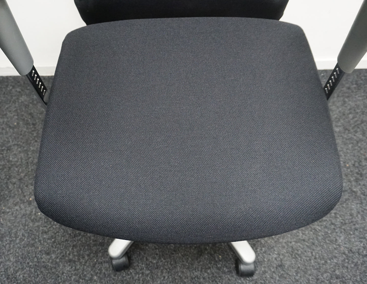 Haworth Comforto 77 Bureaustoel | Zwart / Grijs | Nieuw gestoffeerd