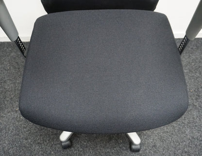 Haworth Comforto 77 Bureaustoel | Zwart / Grijs | Nieuw gestoffeerd
