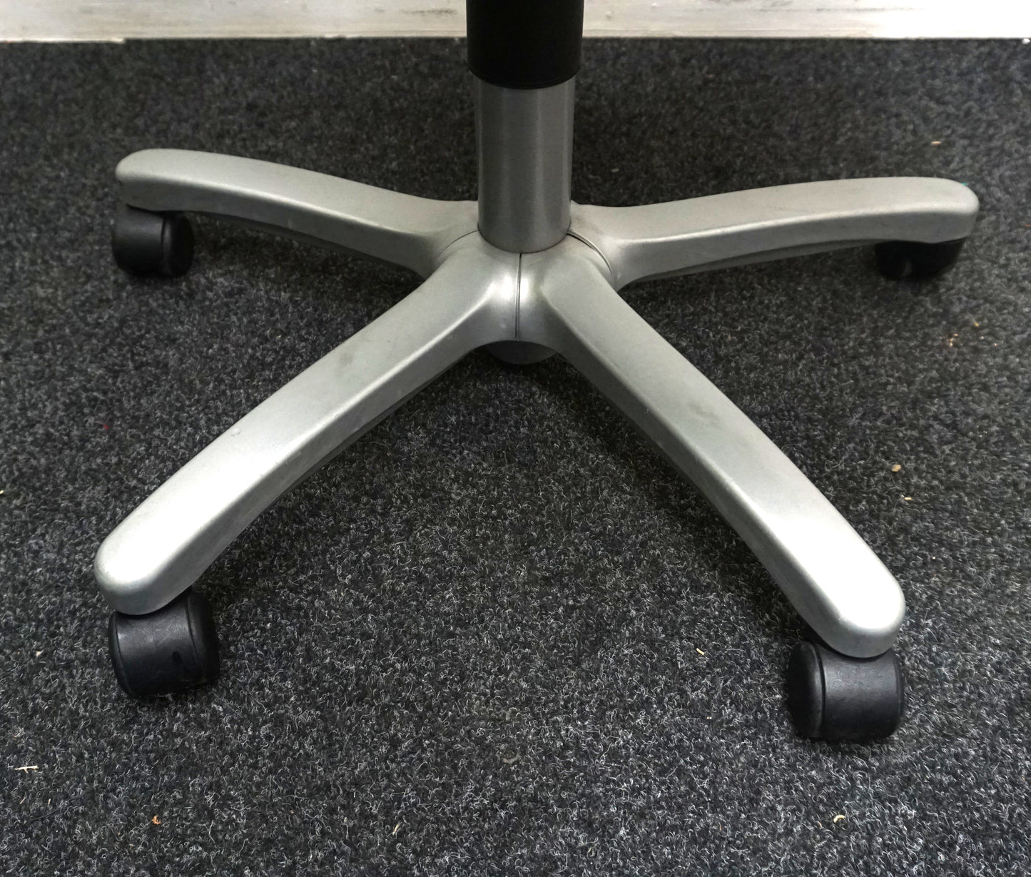 Haworth Comforto 77 Bureaustoel | Zwart / Grijs | Nieuw gestoffeerd