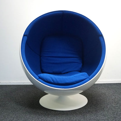 Eero Aarnio Originals Ball Chair Design Fauteuil | Blauw / Wit