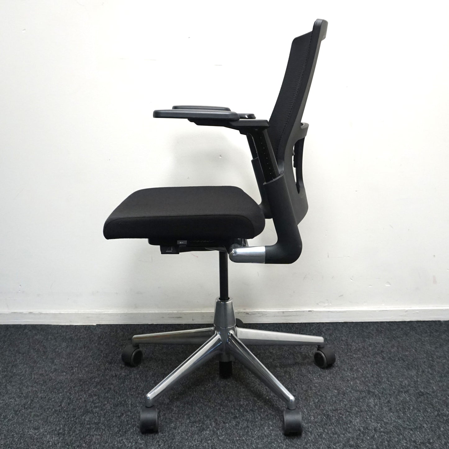 Ahrend 2020 Verta Bureaustoel | Zwart / Chroom