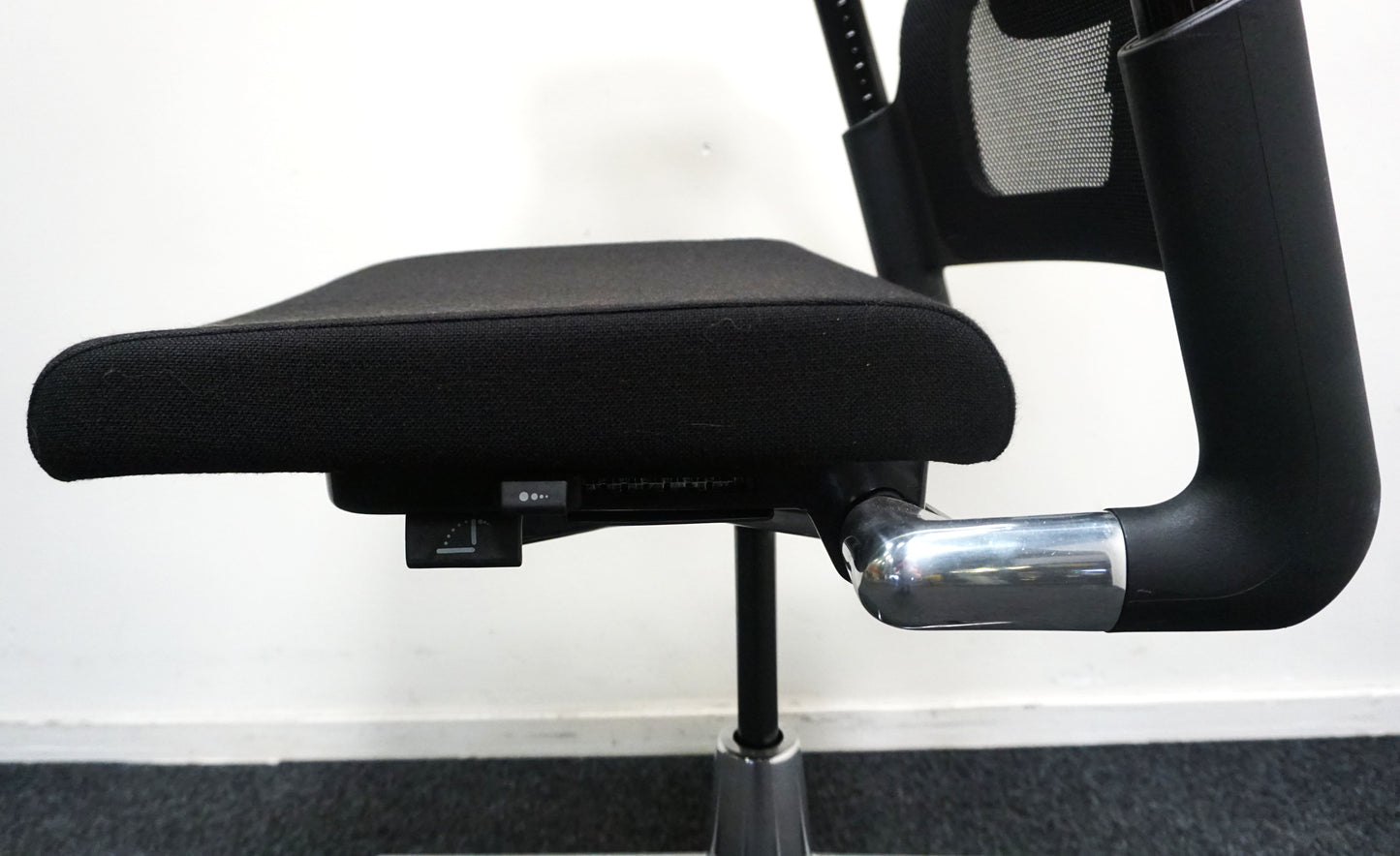 Ahrend 2020 Verta Bureaustoel | Zwart / Chroom