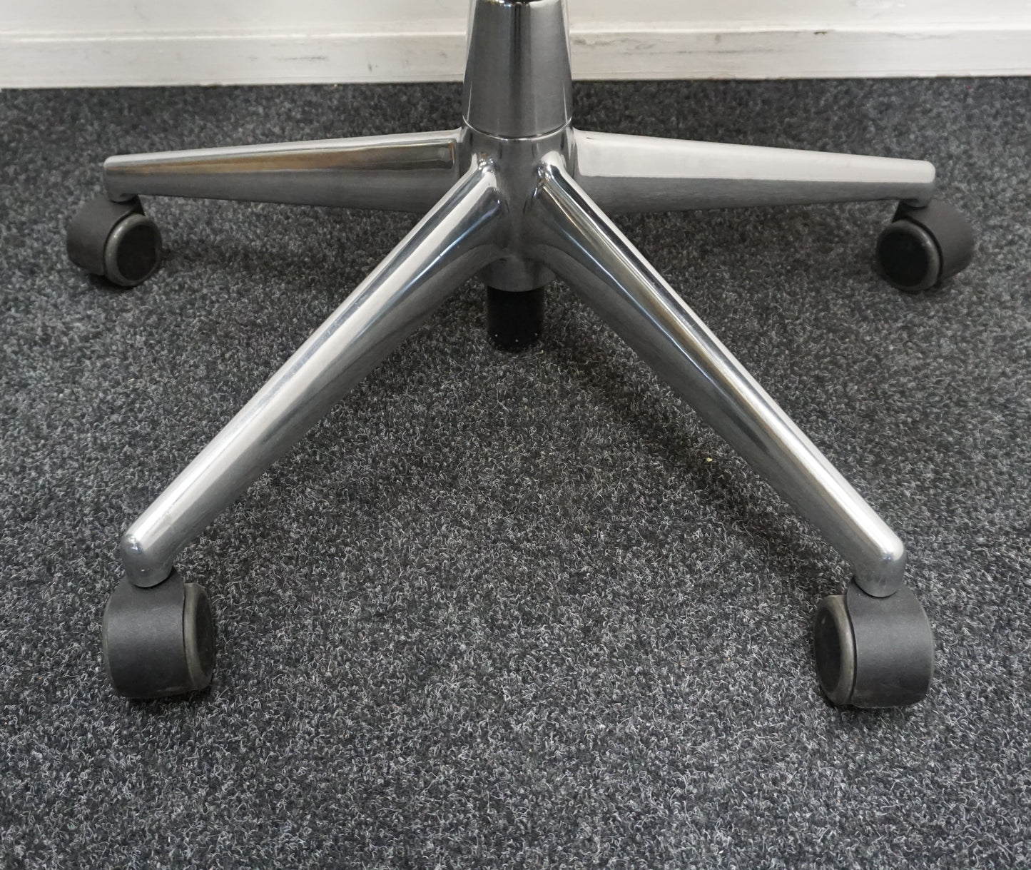 Ahrend 2020 Verta Bureaustoel | Zwart / Chroom