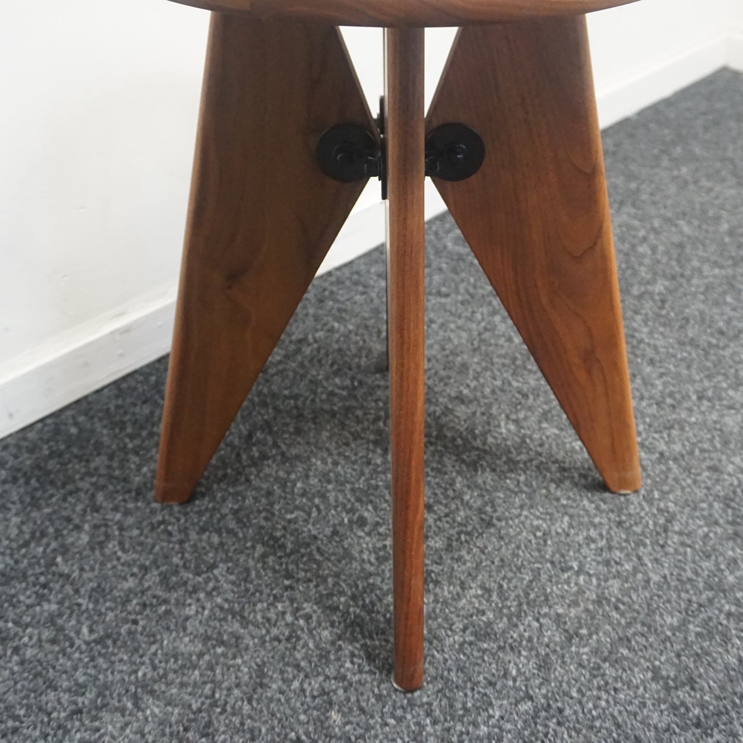 Vitra Jean Prouve Tabouret Bois Design Kruk | Donker Eiken | Zithoogte 45 cm