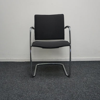 Kembo Vergaderstoel | Zwart / Chroom | Stapelbaar